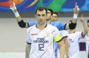 “آقا فرهاد”؛ مرد تمام نشدنی، ماشین گلزنی!