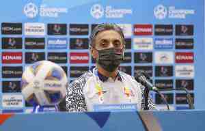 خطيبى به بازيكنانم ايمان دارم/جاى هواداران پرشور تراكتور در آسيا خالى است