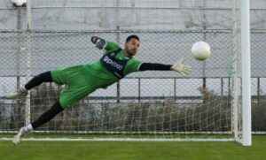 رونمایی رسمی از گلر مدنظر تراکتور در ترکیه/ جانشینان اخباری، یکی از دیگری بدتر!