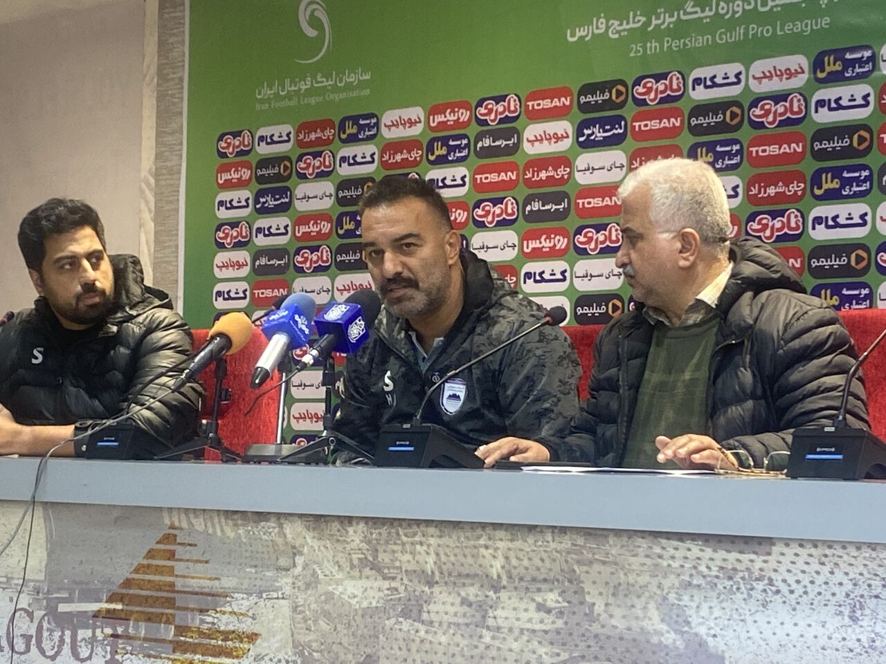 جنجال در نشست خبری چادرملو/عمران زاده: هرچه گفتید نثار خودتان